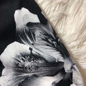 Express Pants - Flower patterned leggings Express Pants - Flower patterned leggings